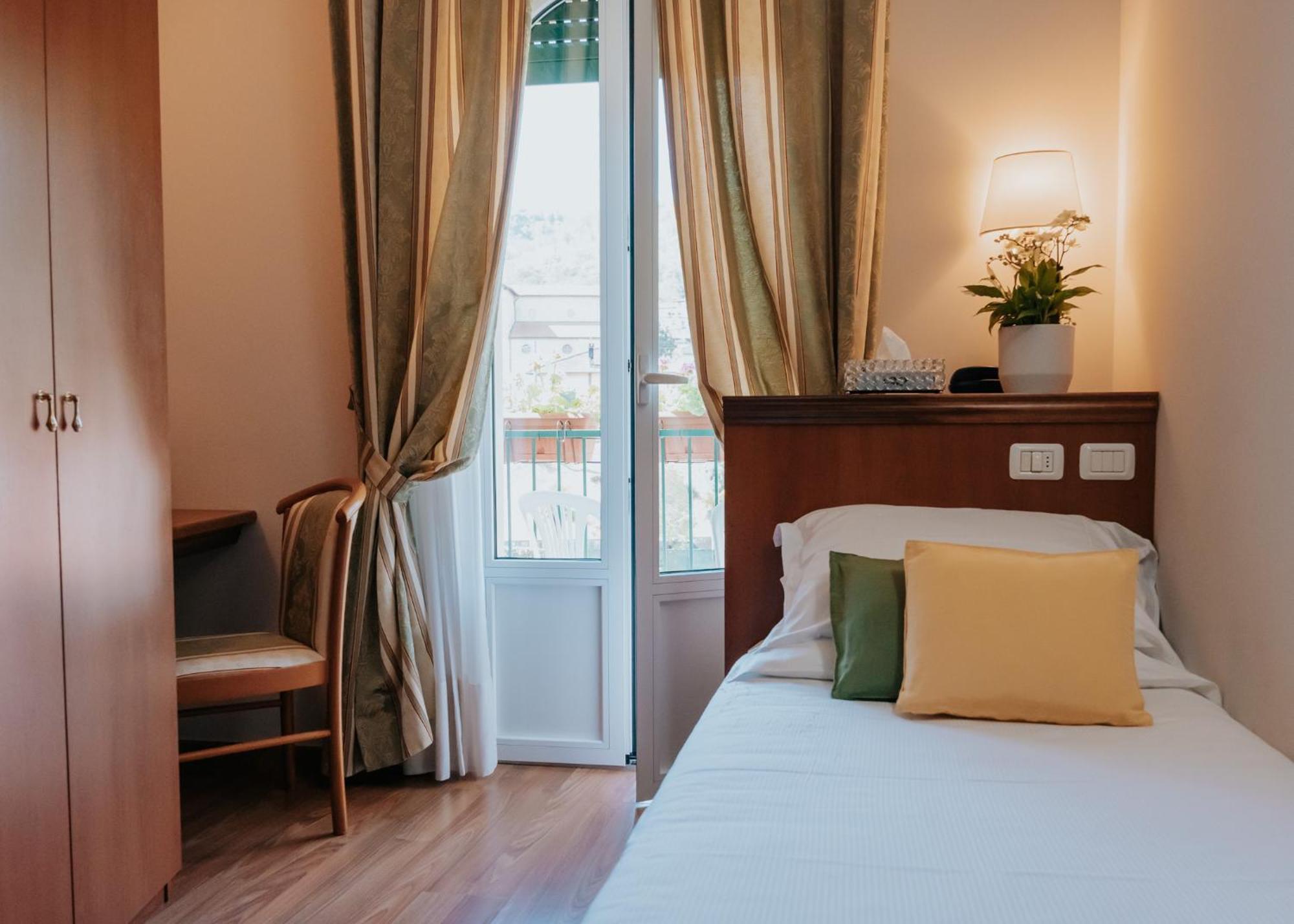 Hotel Flora Stresa Esterno foto