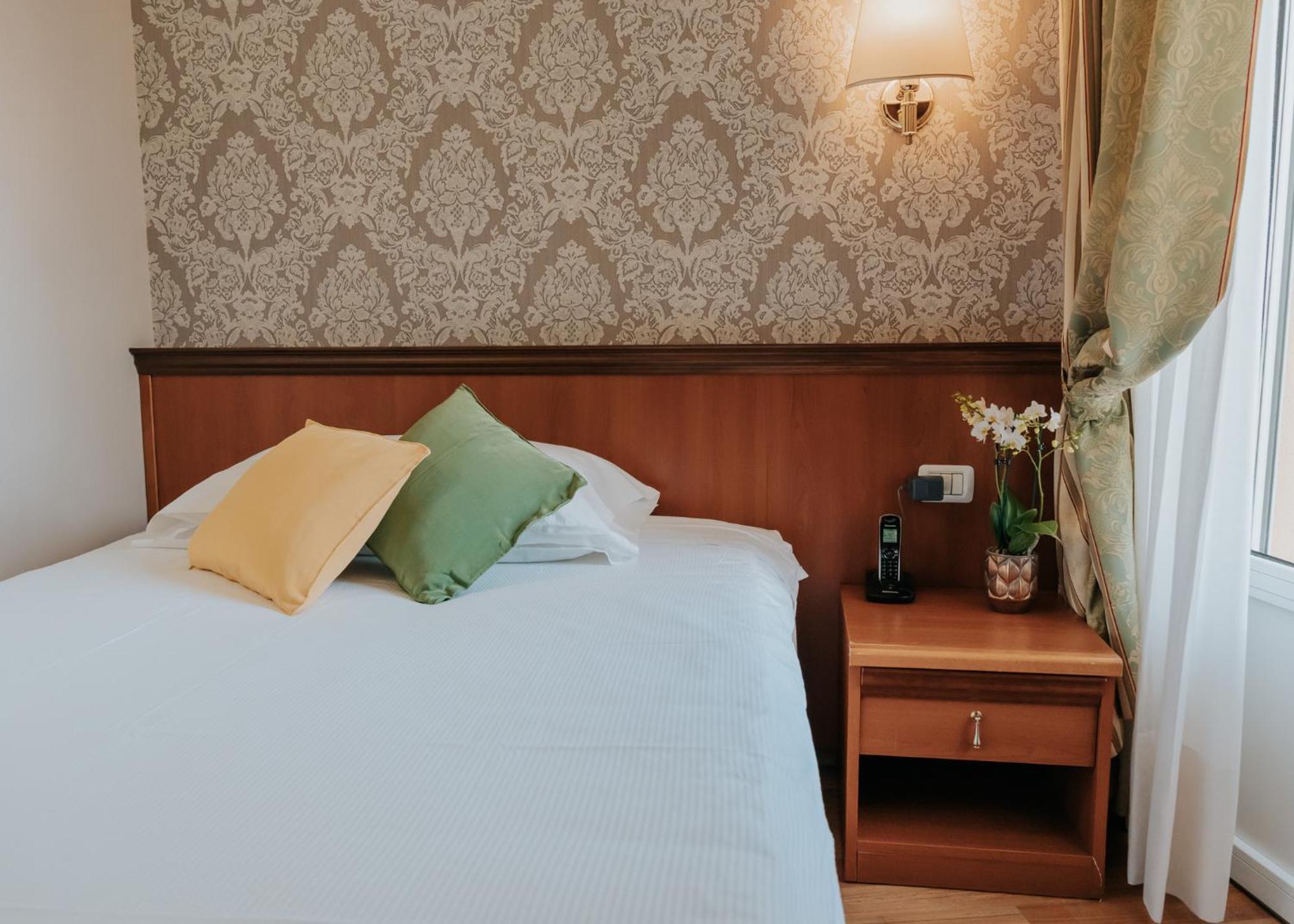Hotel Flora Stresa Esterno foto