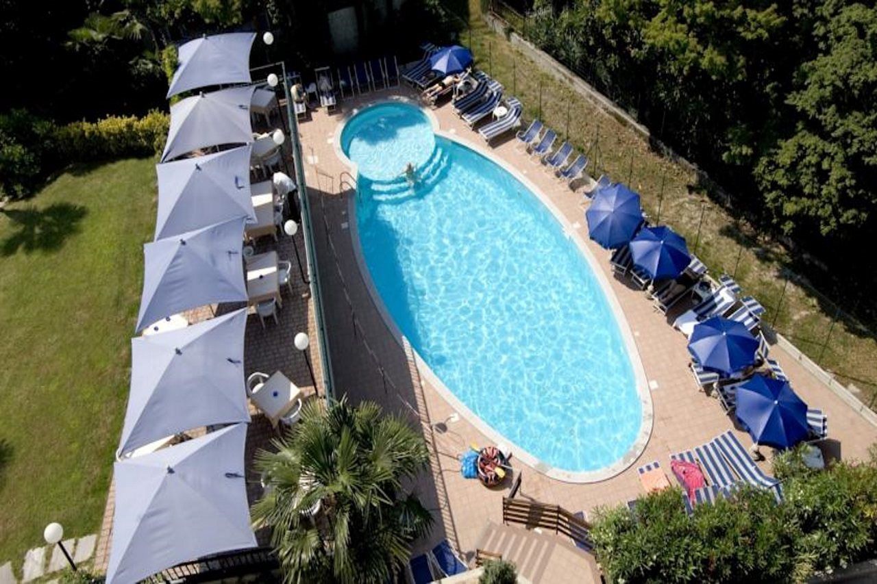 Hotel Flora Stresa Esterno foto